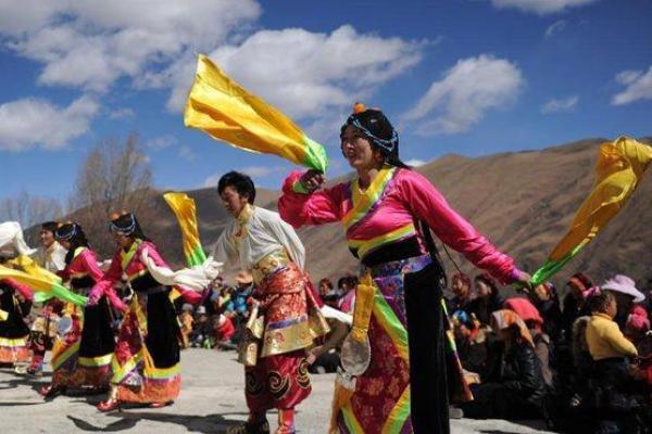 藏族“雪顿节”：农耕文明中的祭祀与庆典活动
