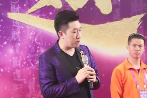 李嘉诚生辰八字揭秘，命运不同的背后真相大解析